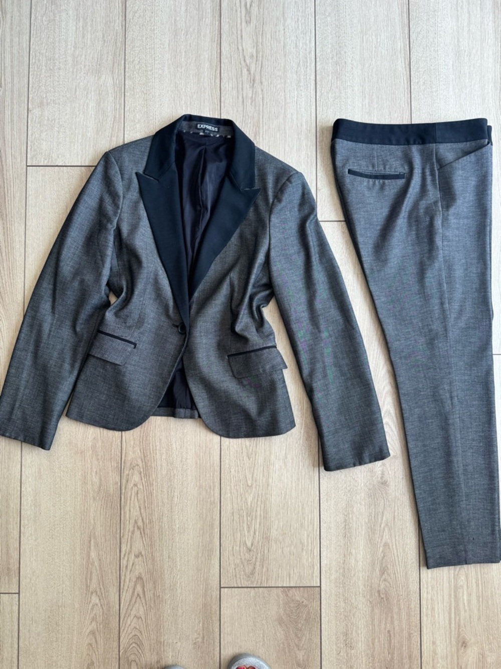 Express Women Gray Suit Jacket & Pants Set with Black Lapel Trim